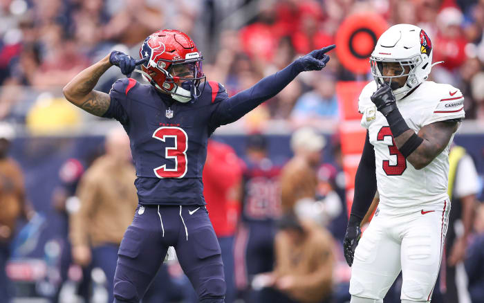 Houston Texans wide receiver Tank Dell (3) signals a first down after a play during the first quarter against the Arizona Cardinals at NRG Stadium.